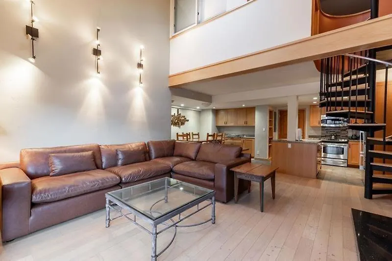With Hot Tub Free Garage Parking *