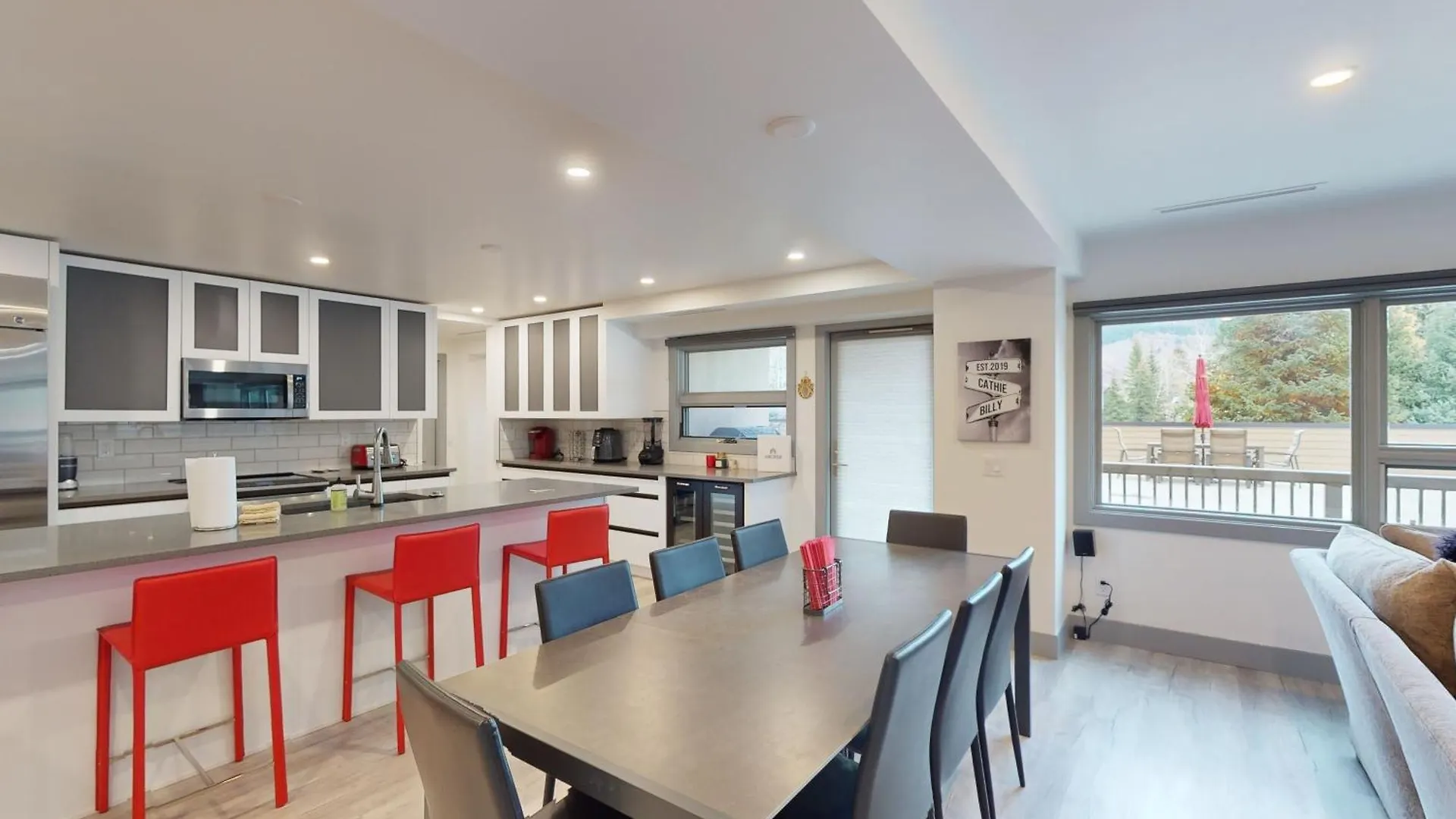 Fallridge Apartment *