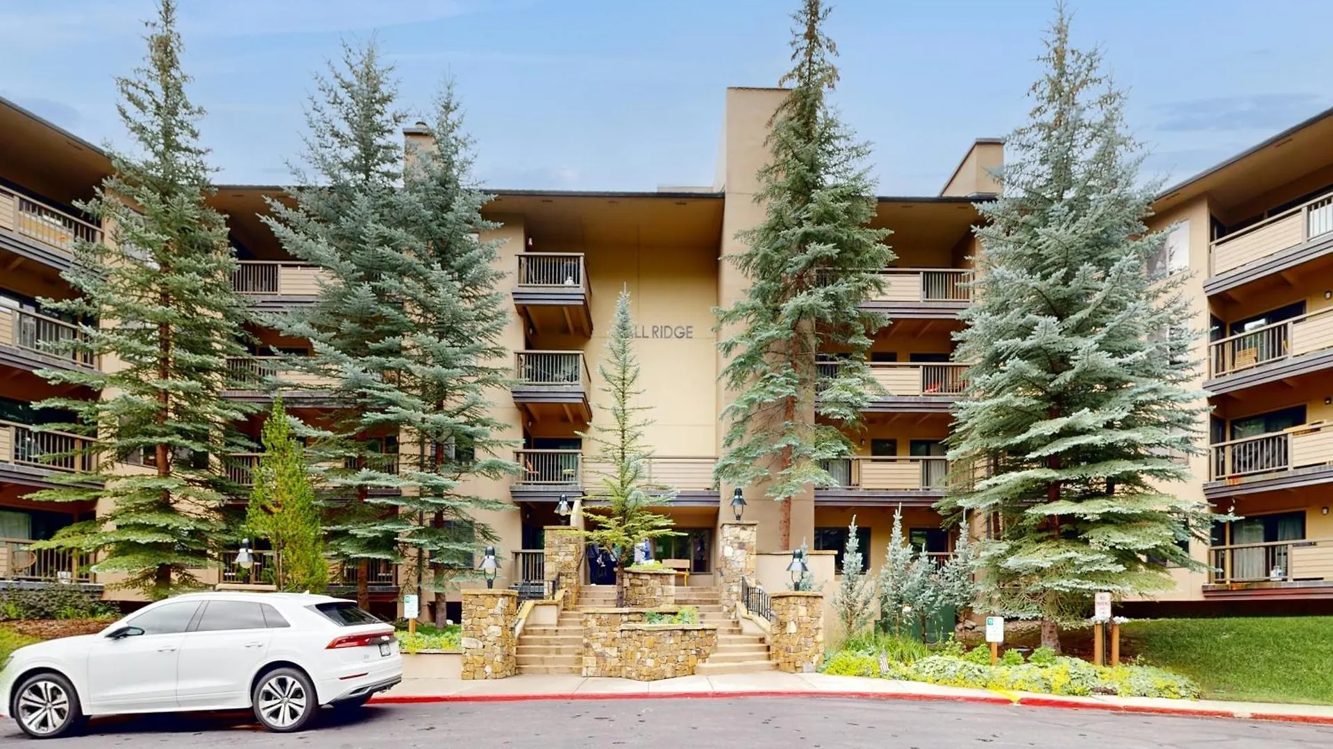 Fallridge Apartment