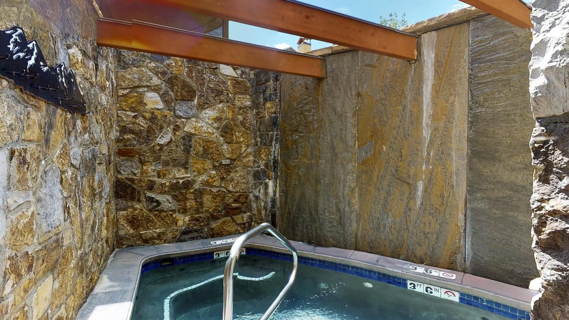 Lion Square South 650 Vail