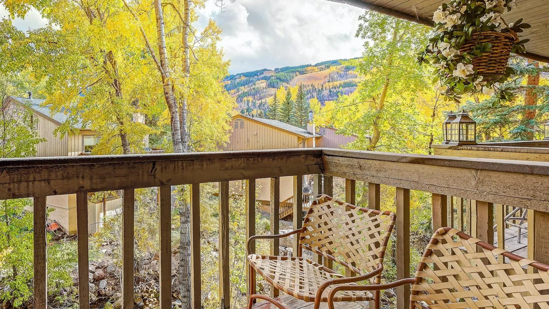 Peaceful Creek View From The Deck! Walk To Shuttle * Vail
