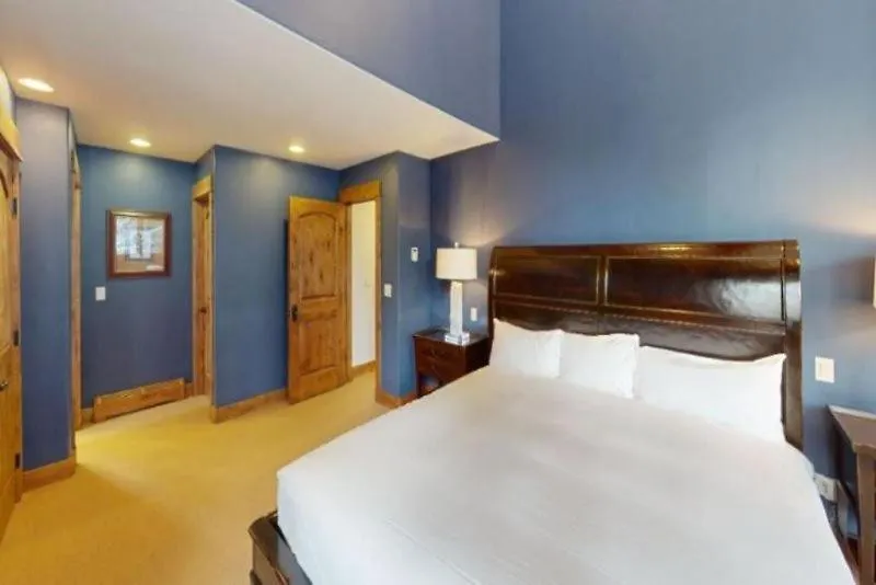 4 Bedroom Luxury Private In Vails Cascade Village With Mountain Views And Pool Access Holiday home Vail
