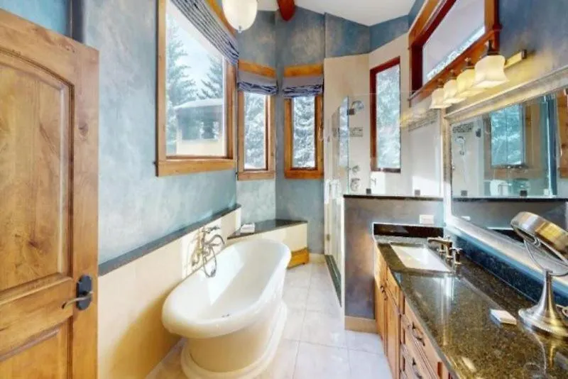 4 Bedroom Luxury Private In Vails Cascade Village With Mountain Views And Pool Access * Vail