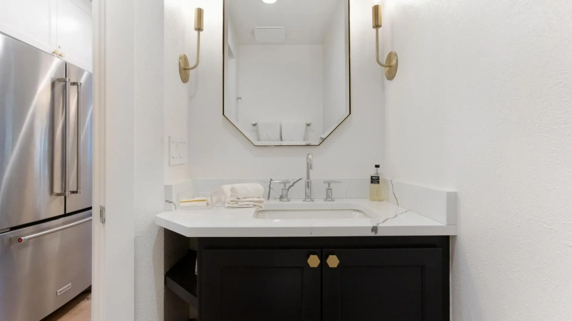 Holiday home Novelle - Renovated, Chic Contemporary On Gore Creek With Hot Tub *