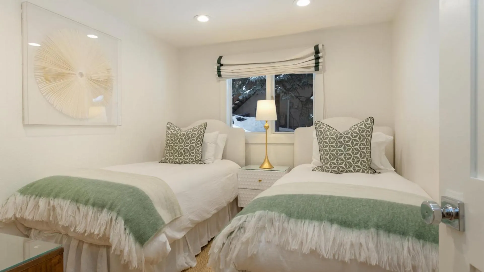 Holiday home Novelle - Renovated, Chic Contemporary On Gore Creek With Hot Tub Vail
