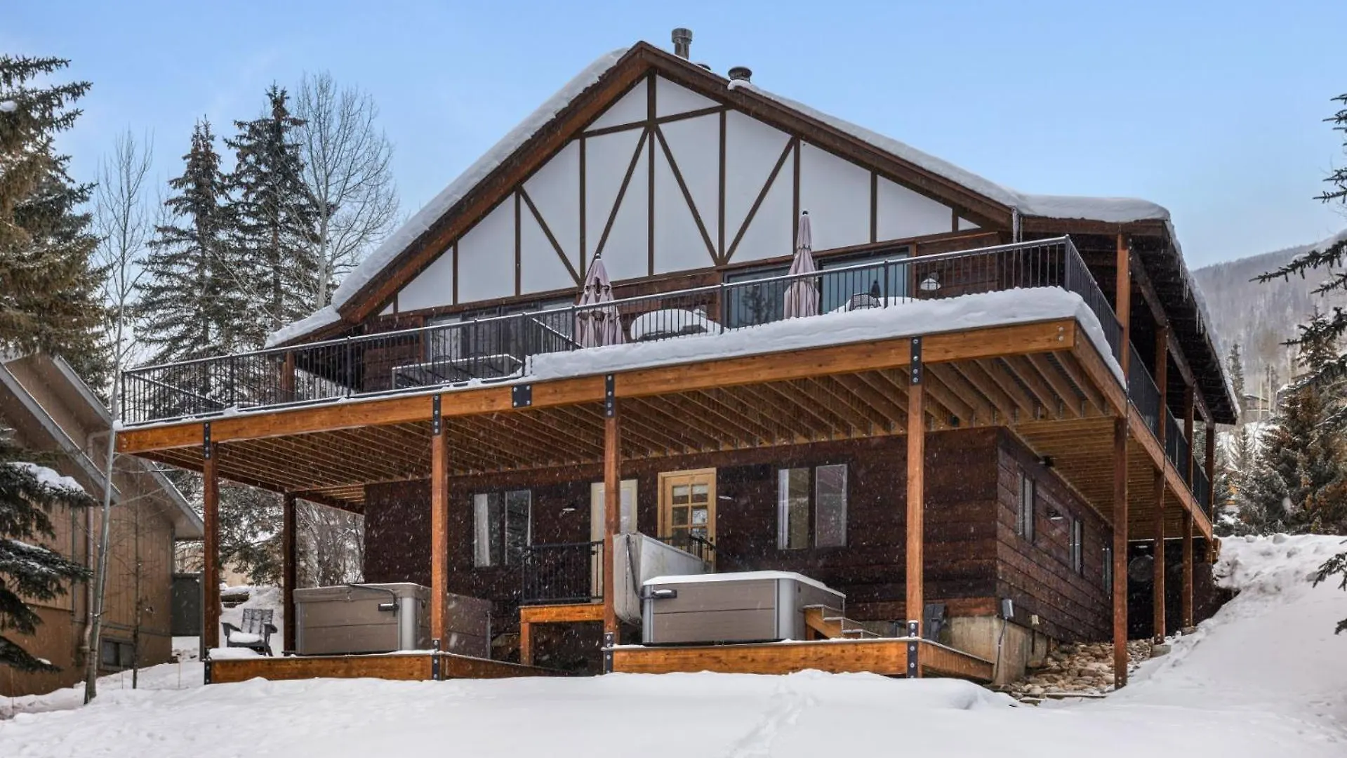 Novelle - Renovated, Chic Contemporary On Gore Creek With Hot Tub Holiday home Vail