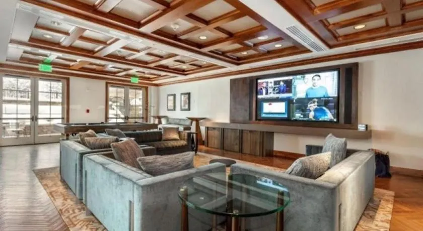 The Ritz-carlton Club, ホテル