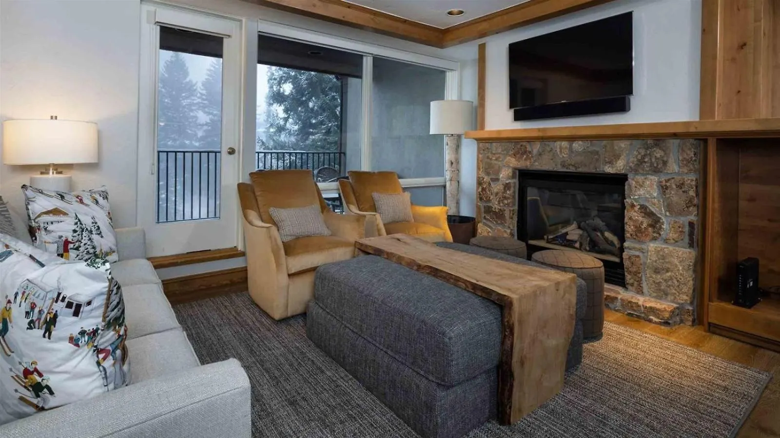 Village Gravity Haus 2 Bedroom Apartment *