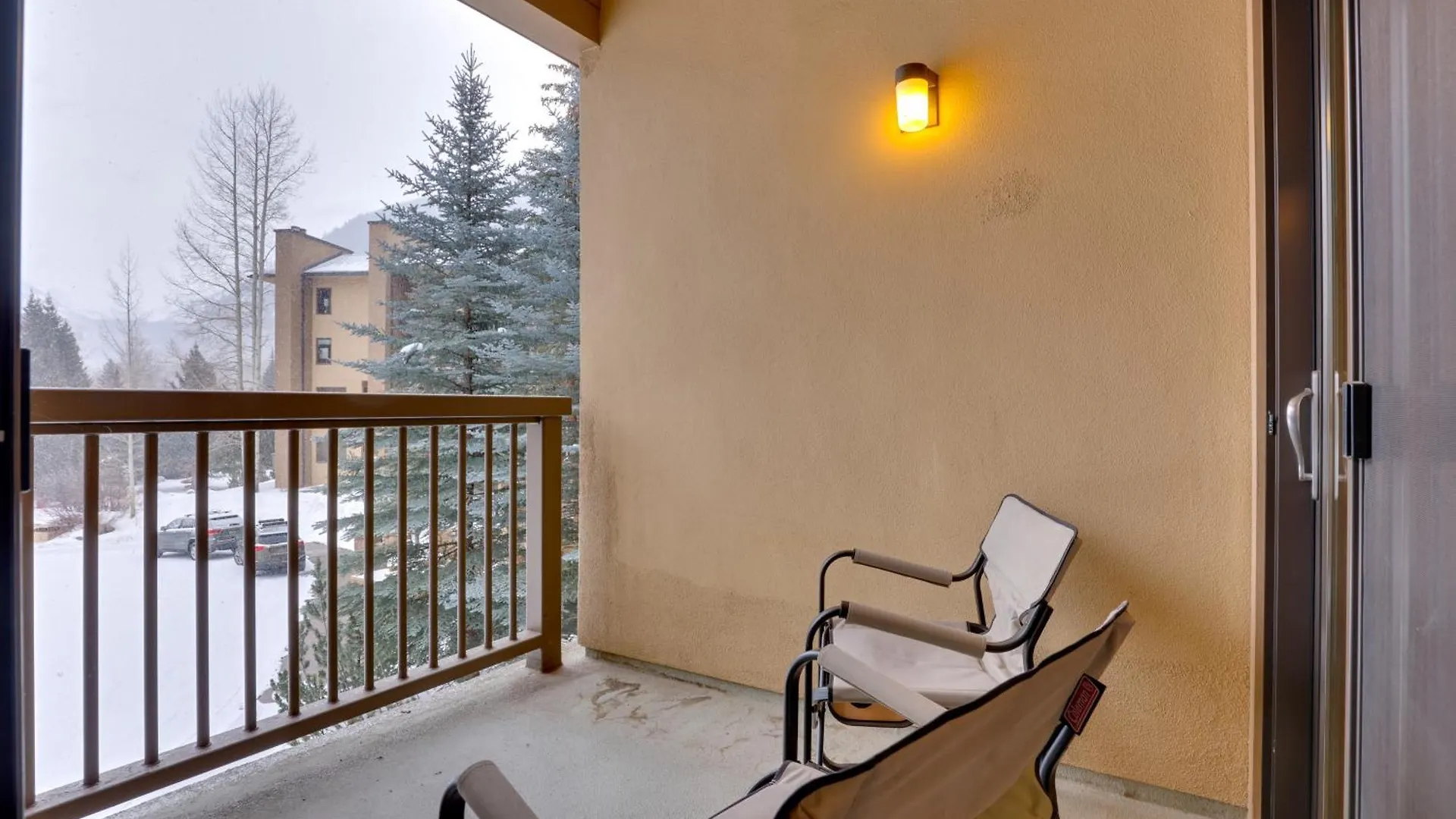 With Hot Tub Access - Quick Bus Trip To Ski!