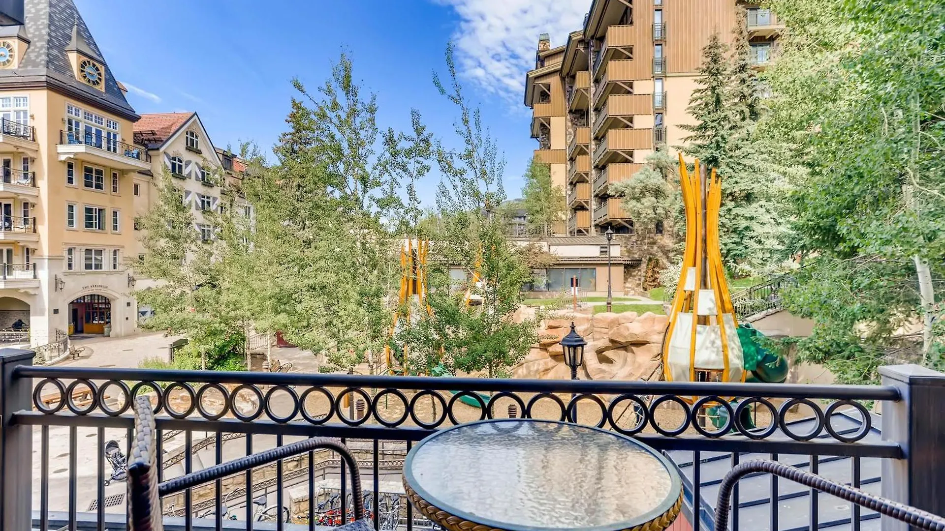 Lift House Lodge, Remodeled Downtown Lionshead *