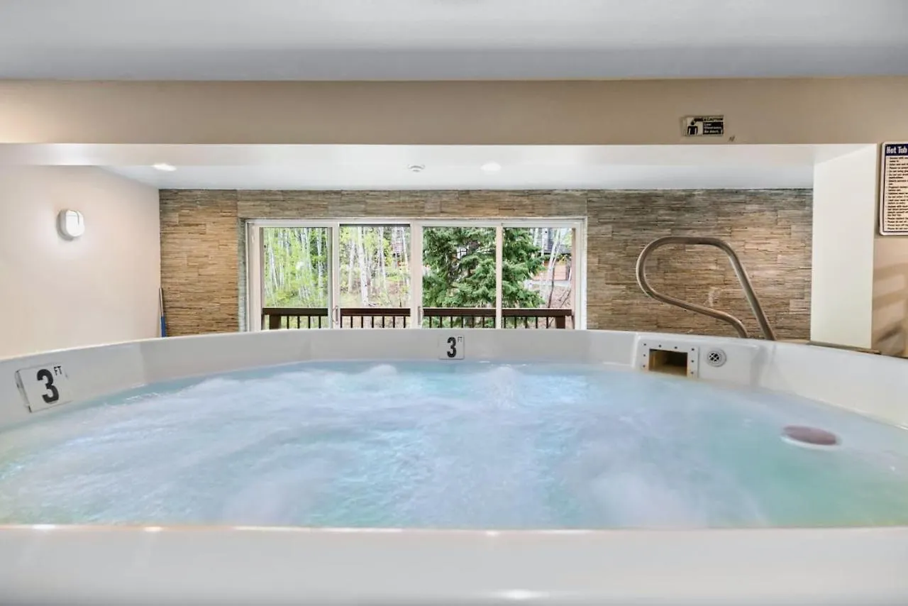 Perfectly Located Hot Tub On Bus Lines Apartment *