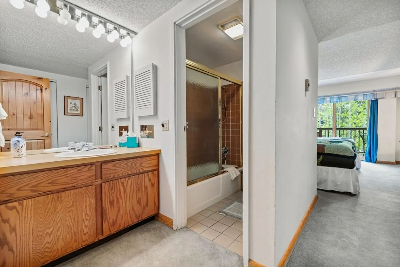 Perfectly Located Hot Tub On Bus Lines Apartment Vail