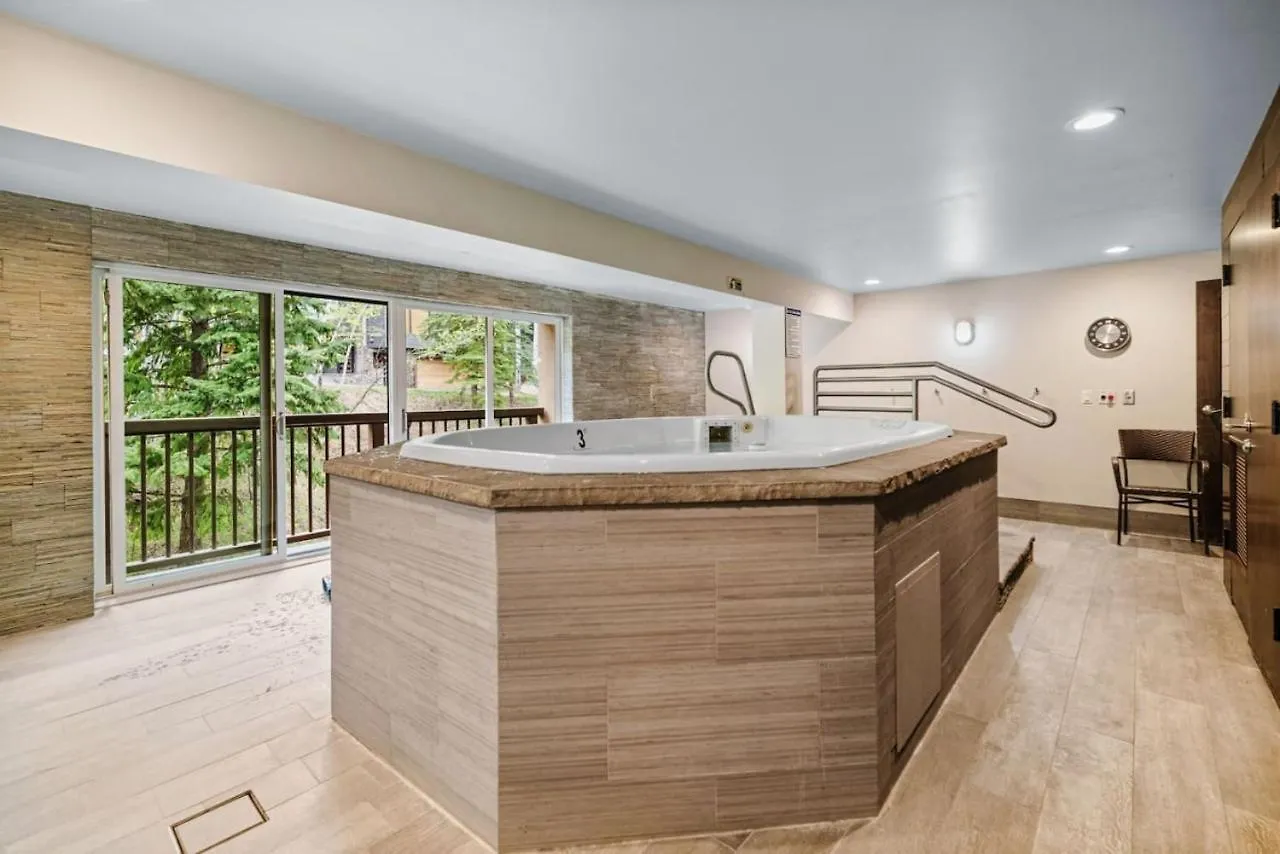 Perfectly Located Hot Tub On Bus Lines Apartment