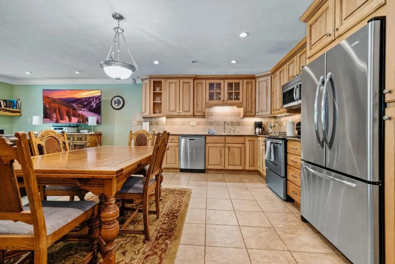 Perfectly Located Hot Tub On Bus Lines Apartment *