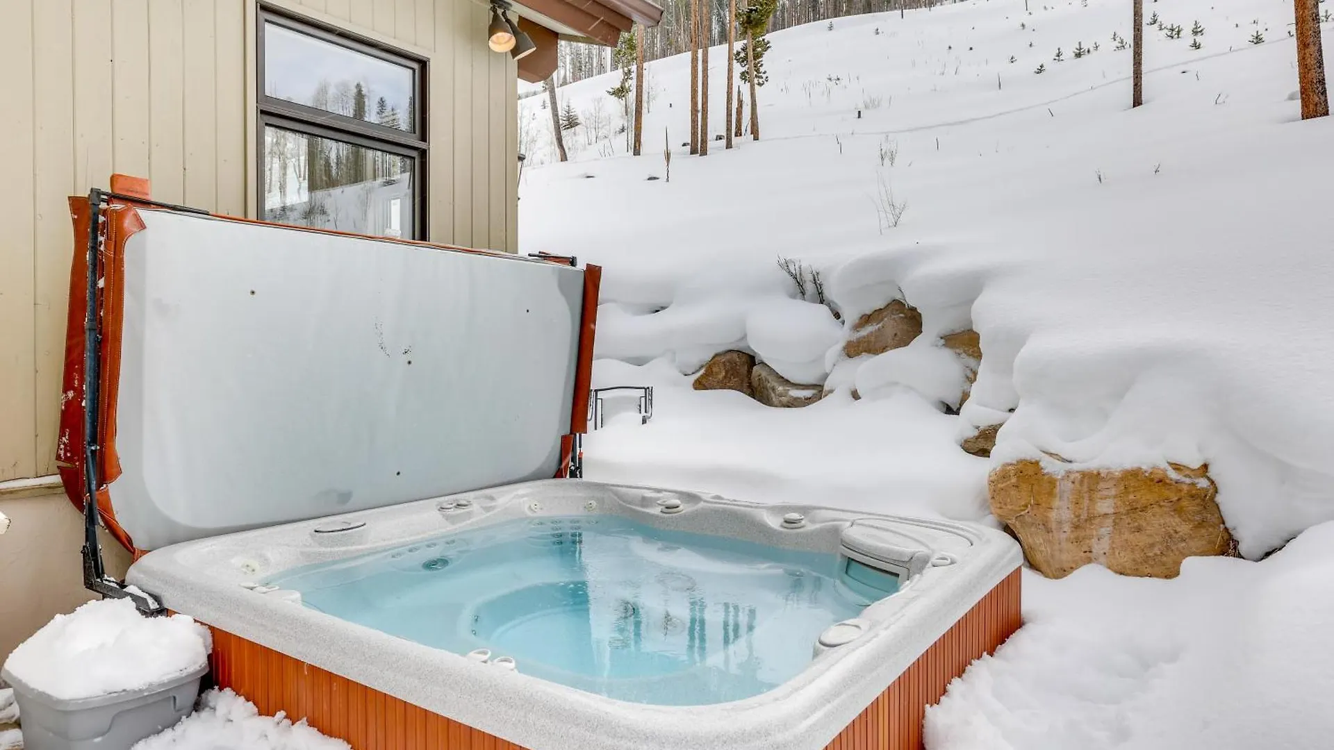 Holiday home Mountain Retreat With Hot Tub And Deck!