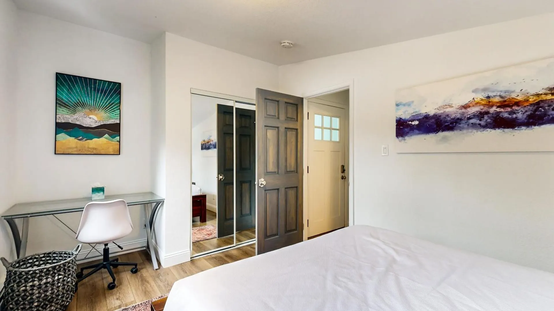 Apartment Eagles Nest + Rogers Roost *