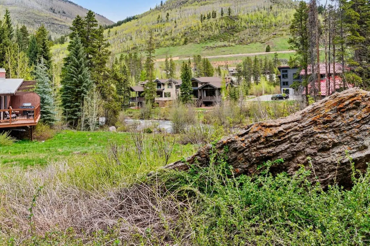 Cozy Secluded Riverfront Fireplace Parking