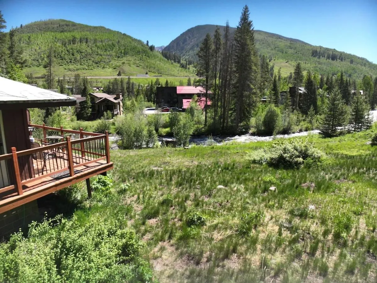 Cozy Secluded Riverfront Fireplace Parking Holiday home *