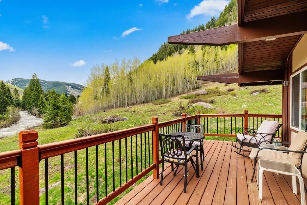 Cozy Secluded Riverfront Fireplace Parking Holiday home *