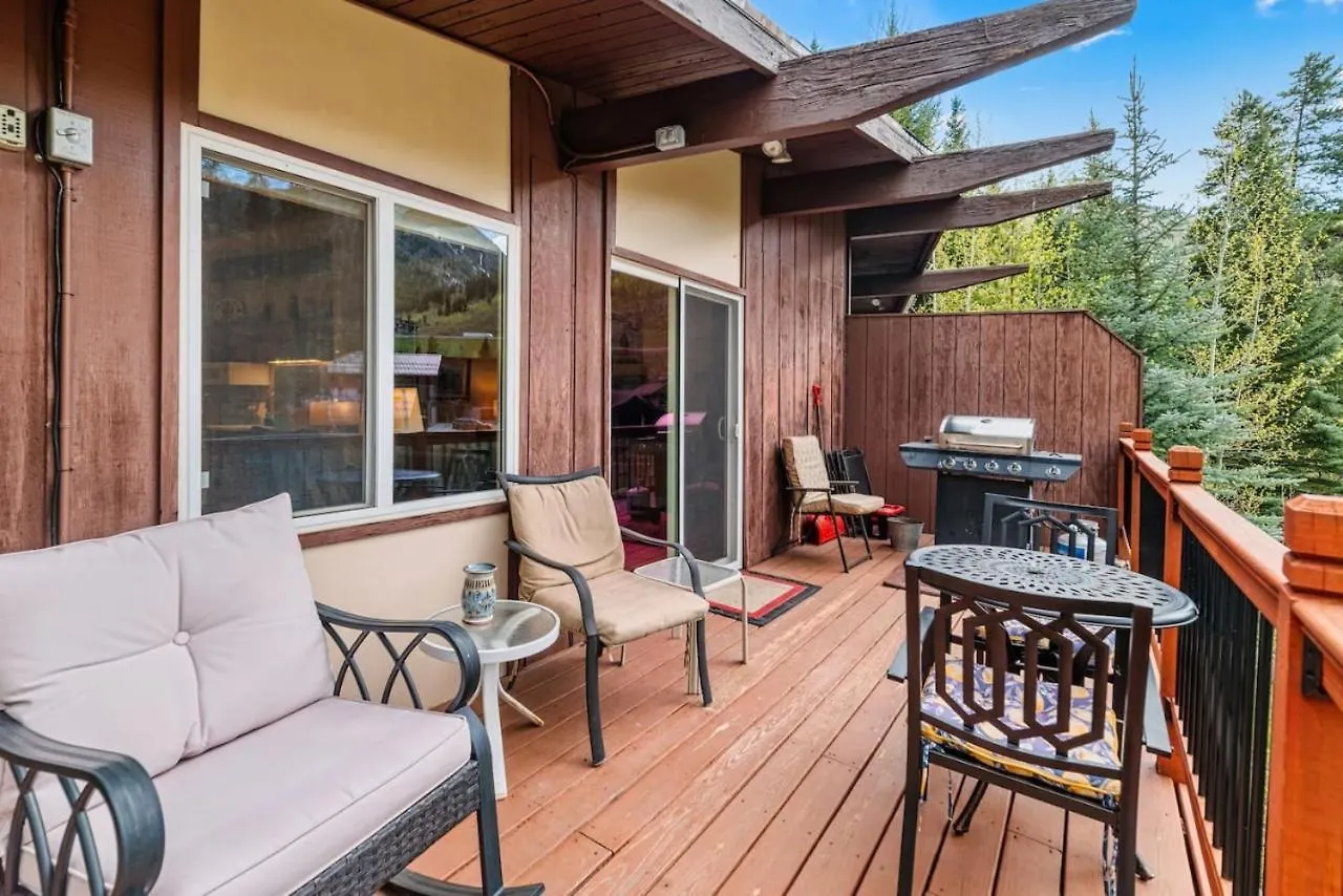 Cozy Secluded Riverfront Fireplace Parking