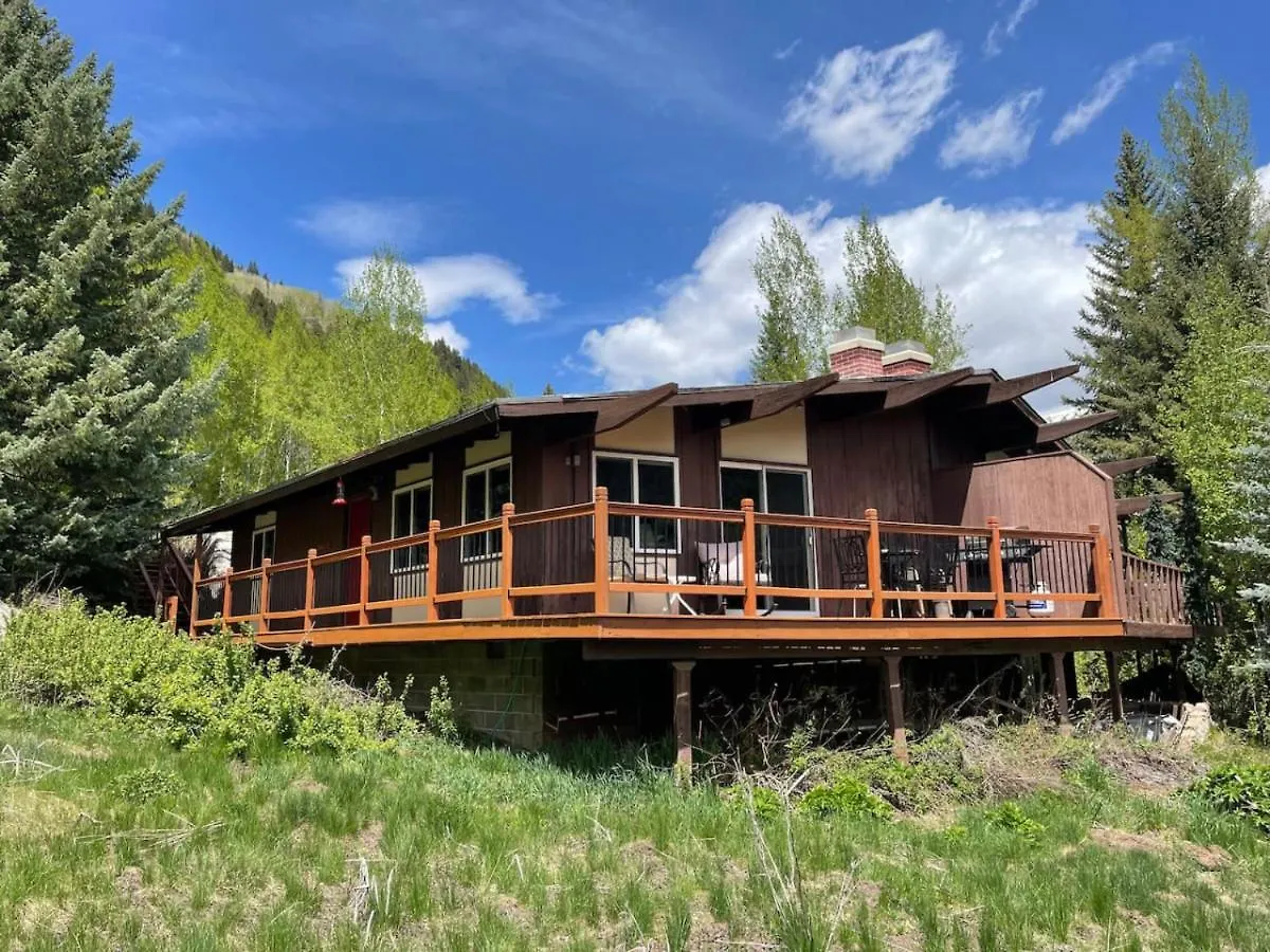 Cozy Secluded Riverfront Fireplace Parking Vail