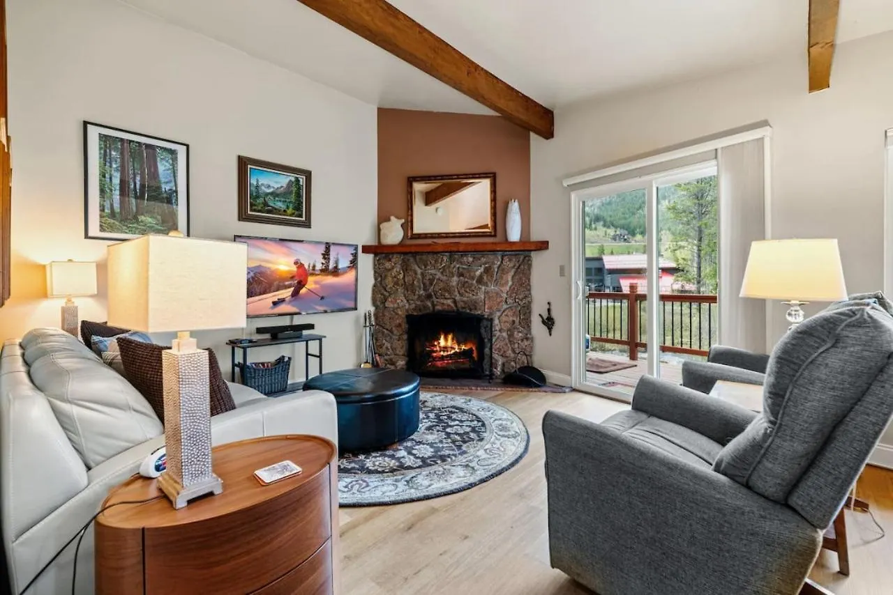 Cozy Secluded Riverfront Fireplace Parking Vail
