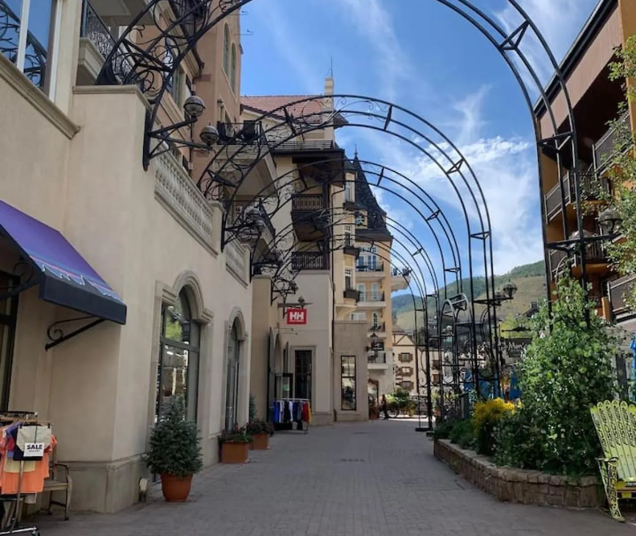 Downtown Village Perfect Location Fireplace * Vail