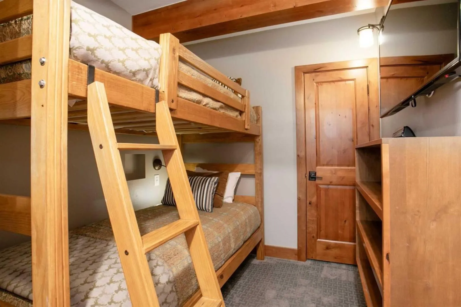 Apartment Comfortable 2br Antlers In Lionshead Village *