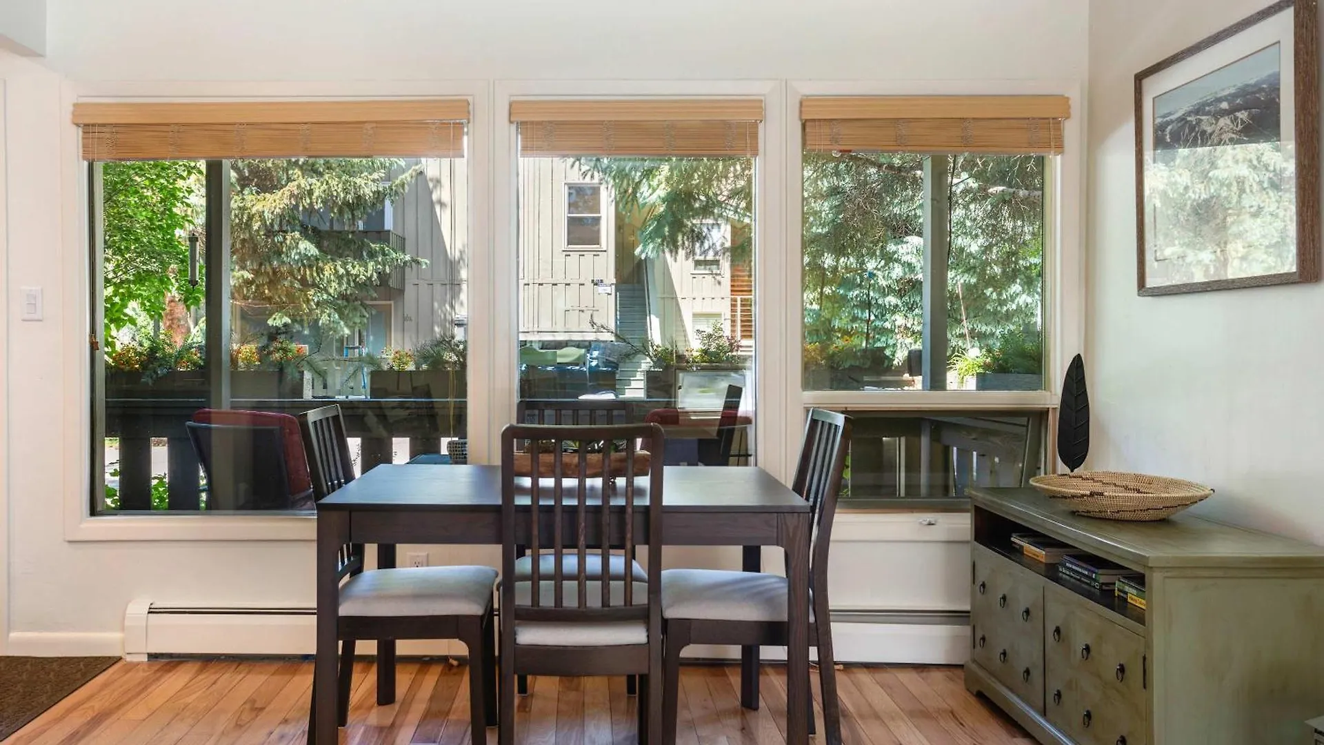 Cozy With Fireplace Close To Lifts Apartment