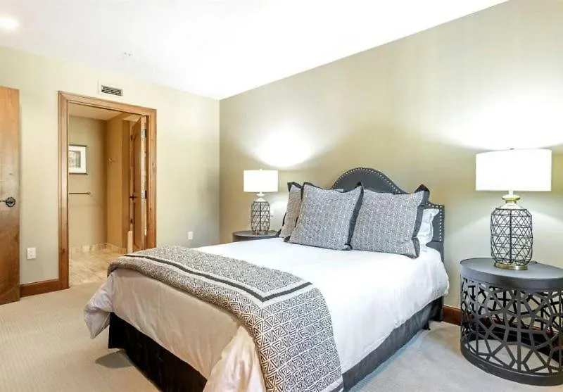 Platinum Ritz-carlton 4 Bedroom Mountain Just One Block From The Eagle Bahn Gondola Apartment Vail