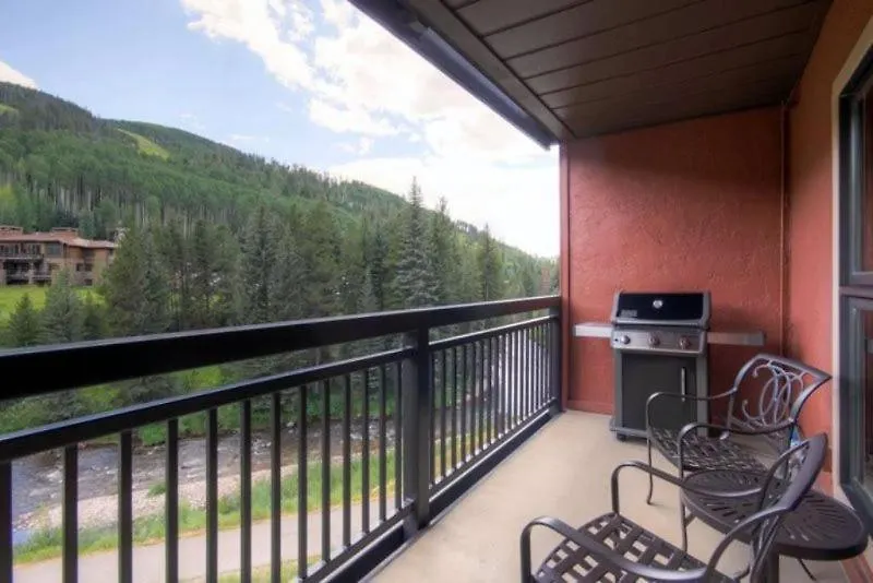 Lionshead Village Ski-in/ski-out Suite: Slopeside Pool & Hot Tub Apartment
