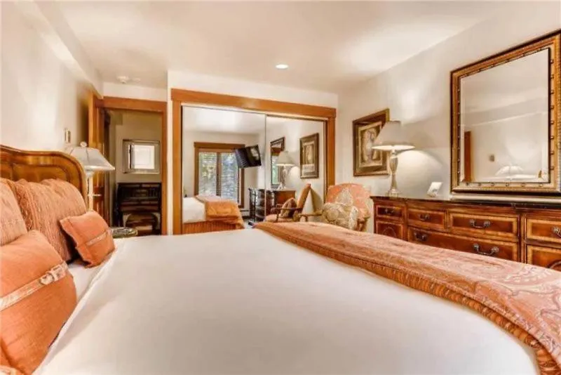 Apartment Lionshead Village Ski-in/ski-out Suite: Slopeside Pool & Hot Tub