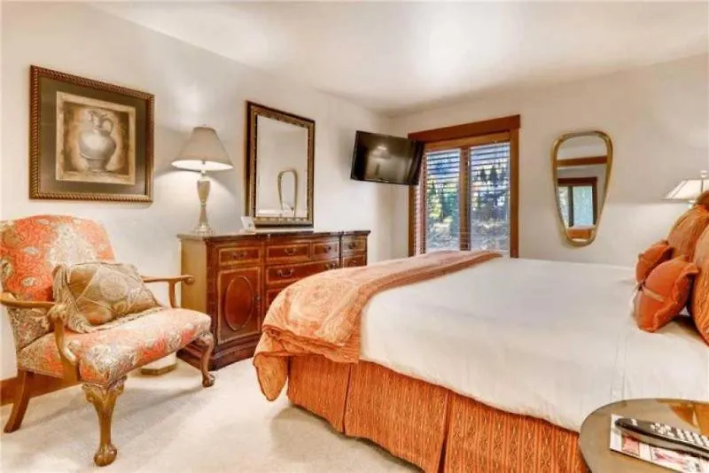 Apartment Lionshead Village Ski-in/ski-out Suite: Slopeside Pool & Hot Tub *
