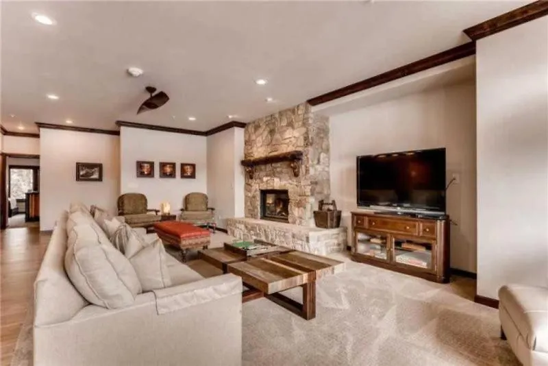 Lionshead Alpine Lodge: Ski-in/ski-out With Heated Pool