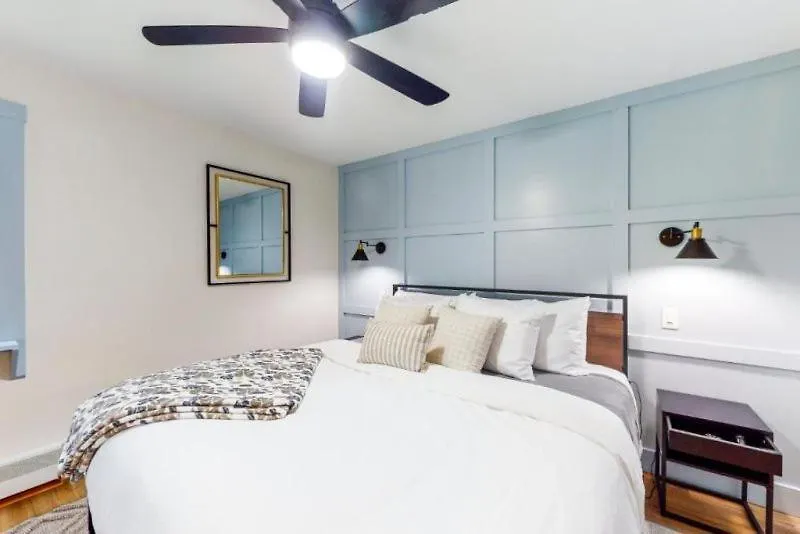 Apartment Sandstone Neighborhood 2 Bedroom - Along Shuttle Route! *