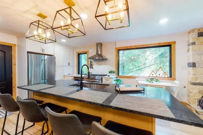 Apartment Sandstone Neighborhood 2 Bedroom - Along Shuttle Route!