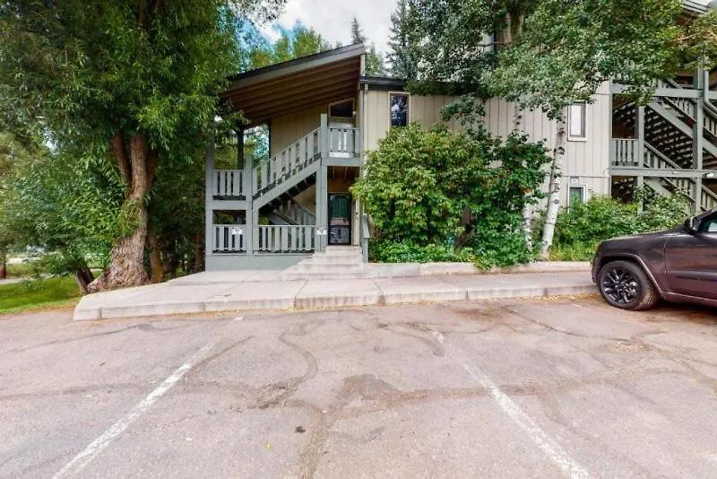 Apartment Sandstone Neighborhood 2 Bedroom - Along Shuttle Route!