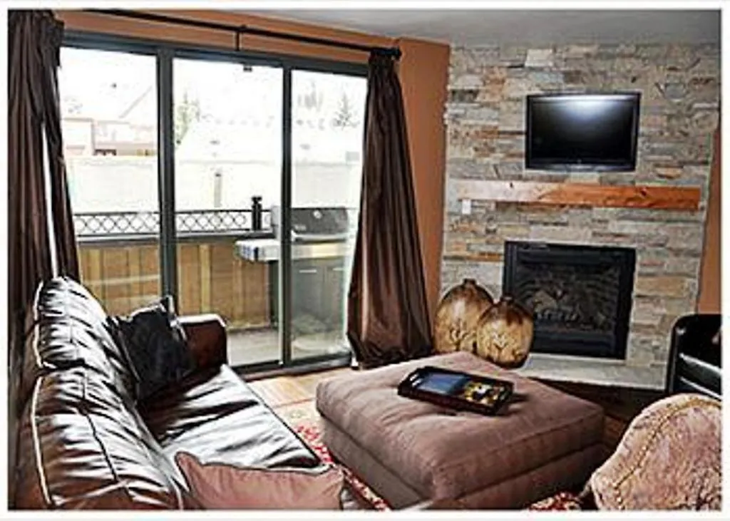 Cascade Village Area 5 Bed 4 Bath, Walk To Lift!