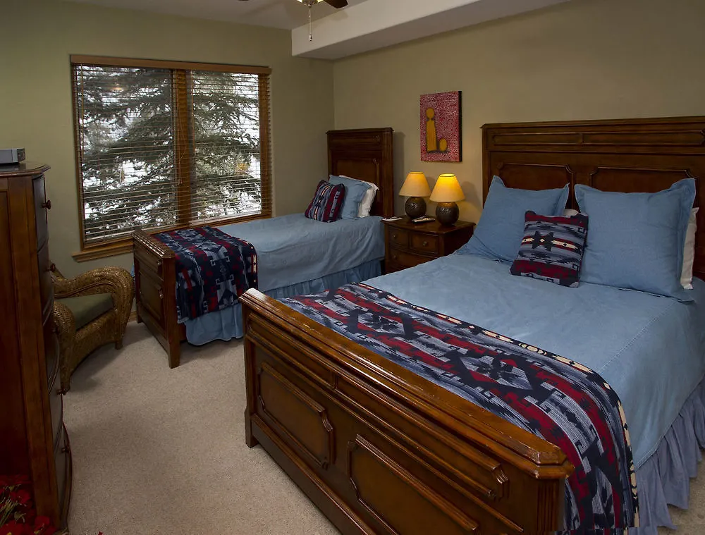 Aspenwood By Berkshire Hathaway ホテル 2*