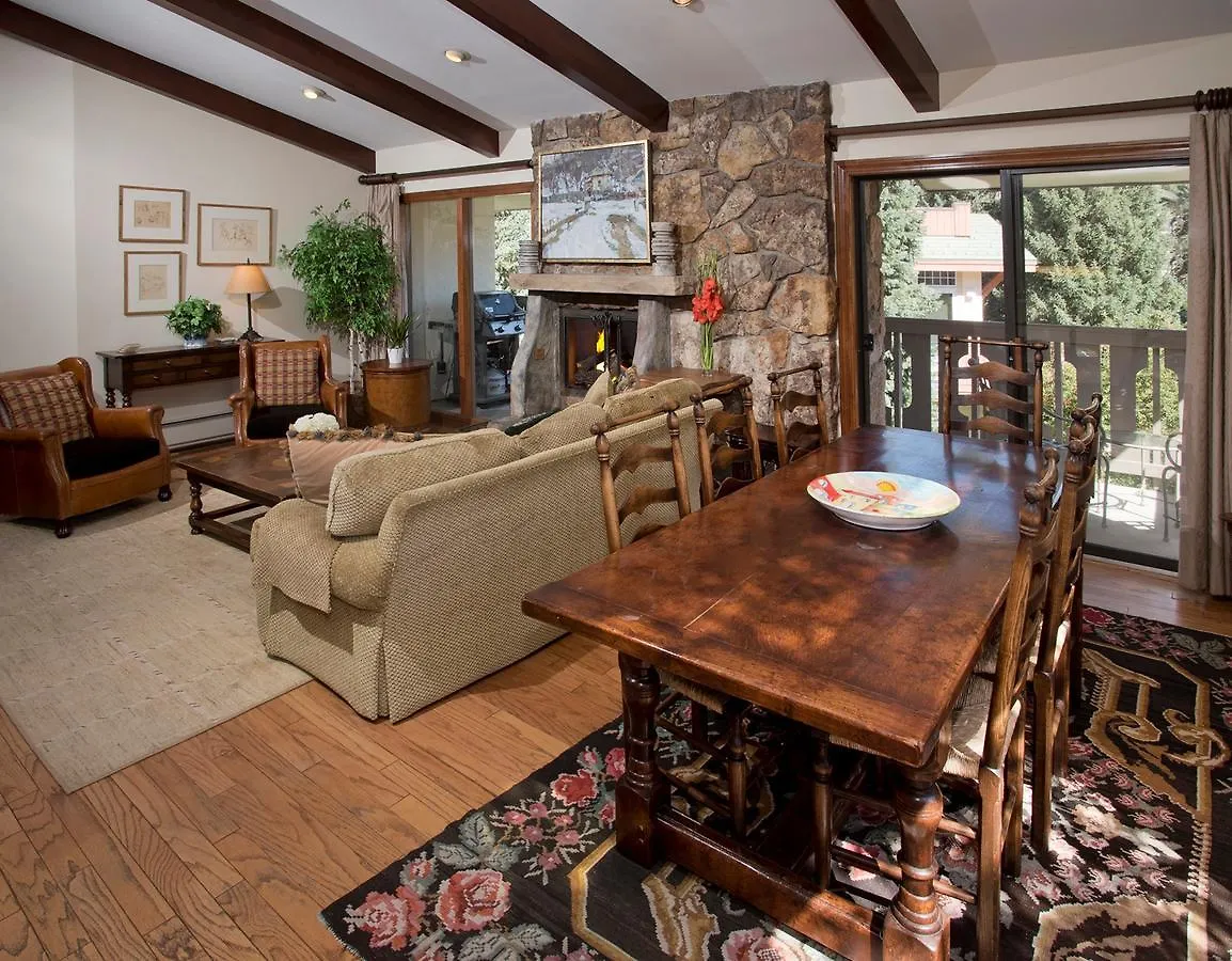 3br With Cozy Fire Place - At Apartment
