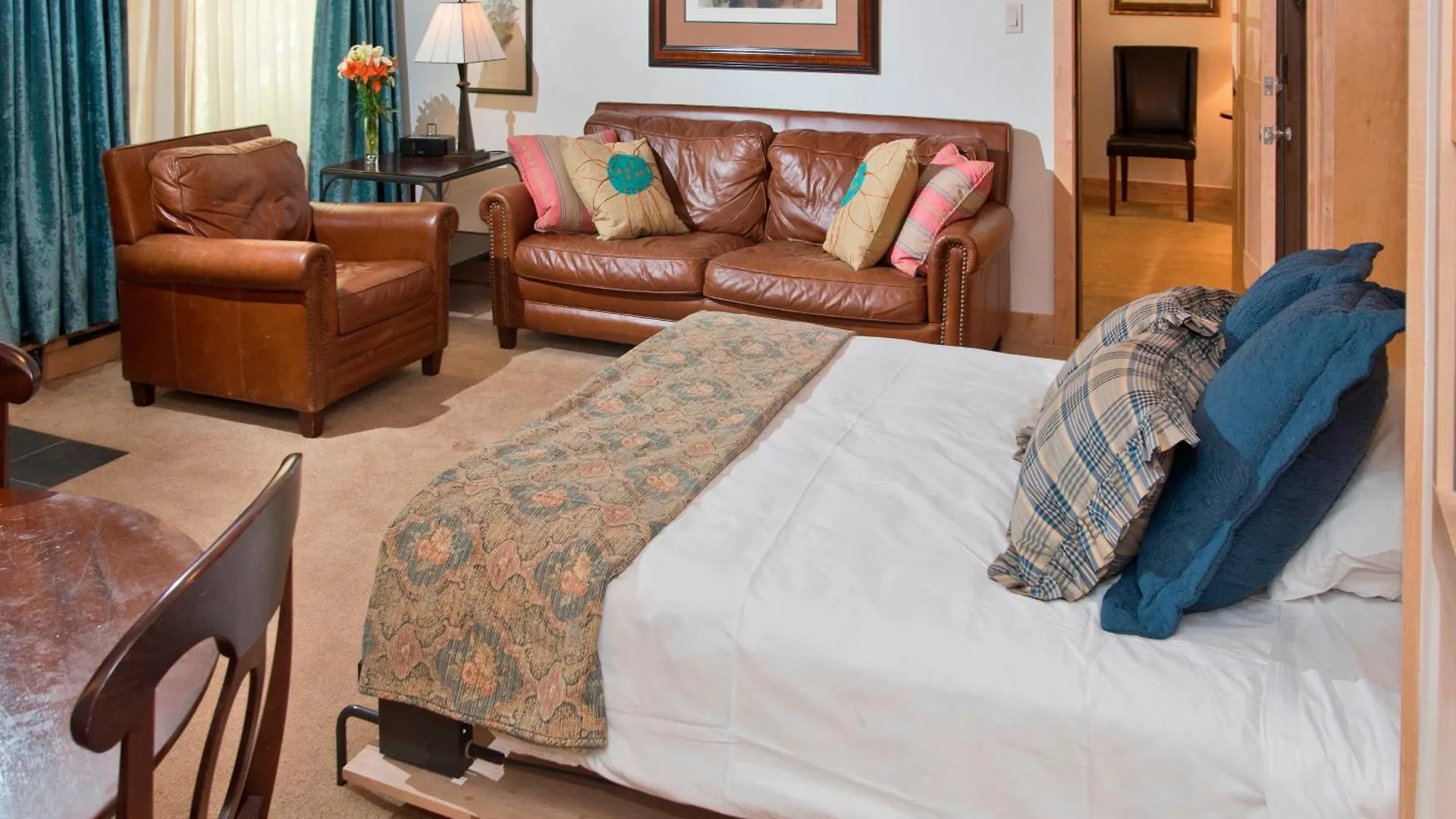Two Bedroom At The At Apartment *