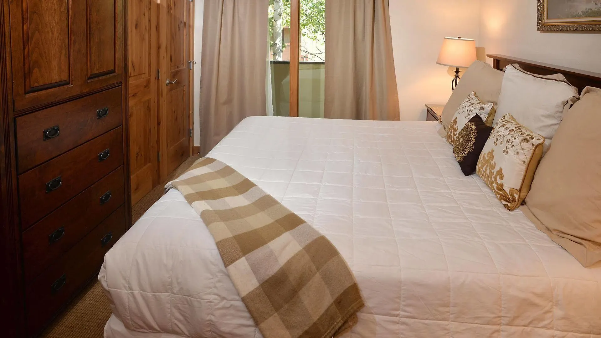 Lionshead Arcade By Berkshire Hathaway Hotel 3*