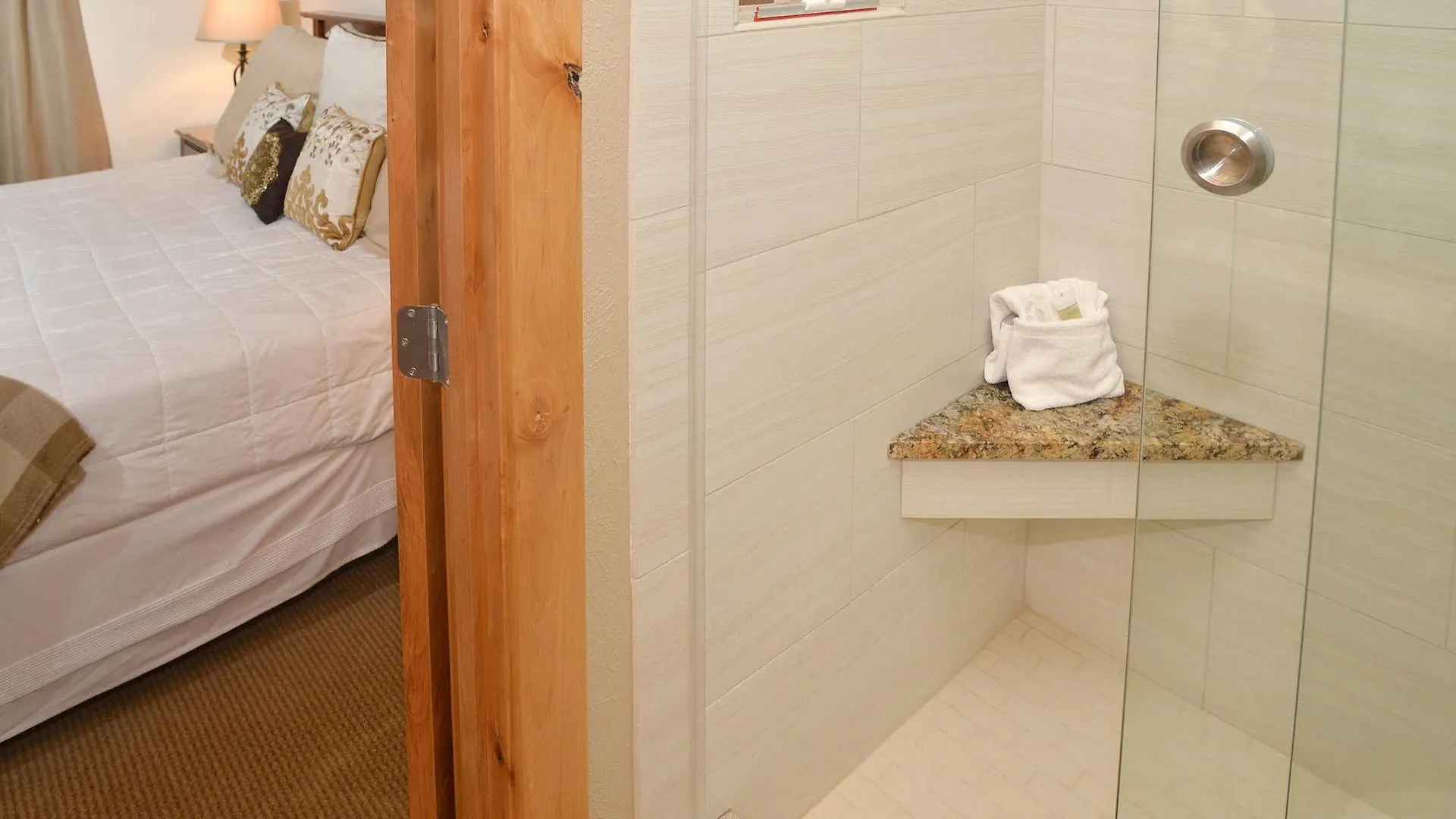 Lionshead Arcade By Berkshire Hathaway 3* Vail