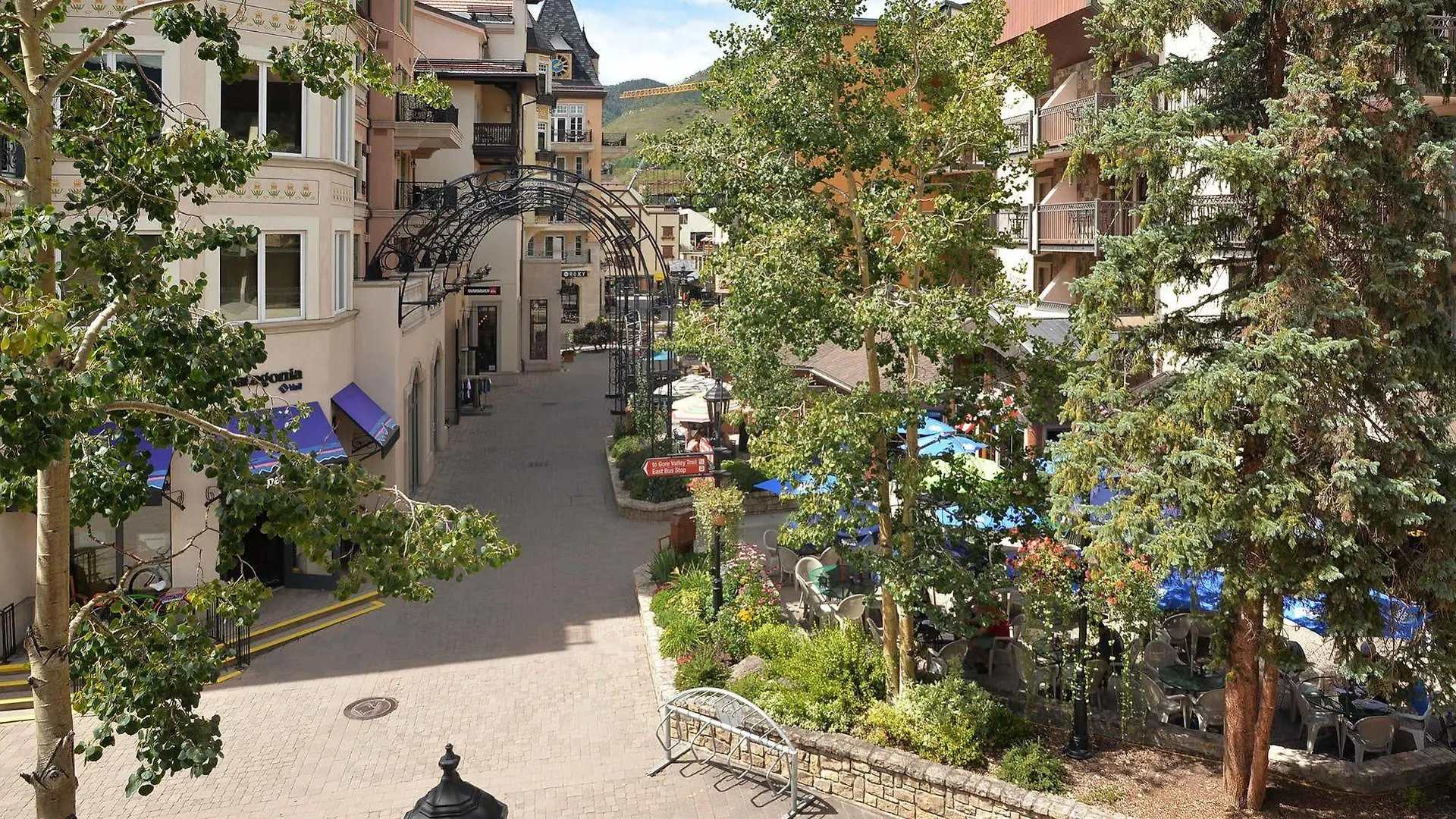 Lionshead Arcade By Berkshire Hathaway 3*