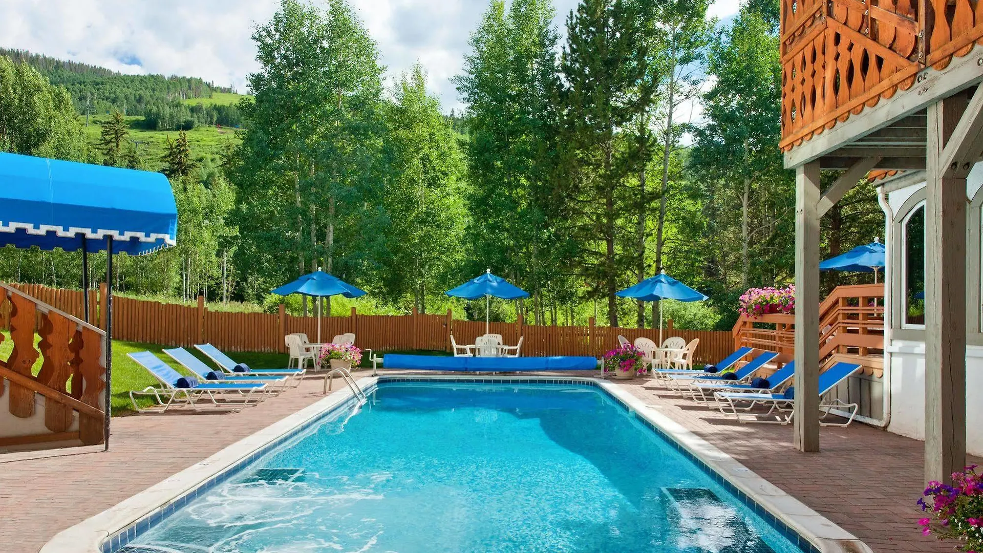 Seasons Aparthotel