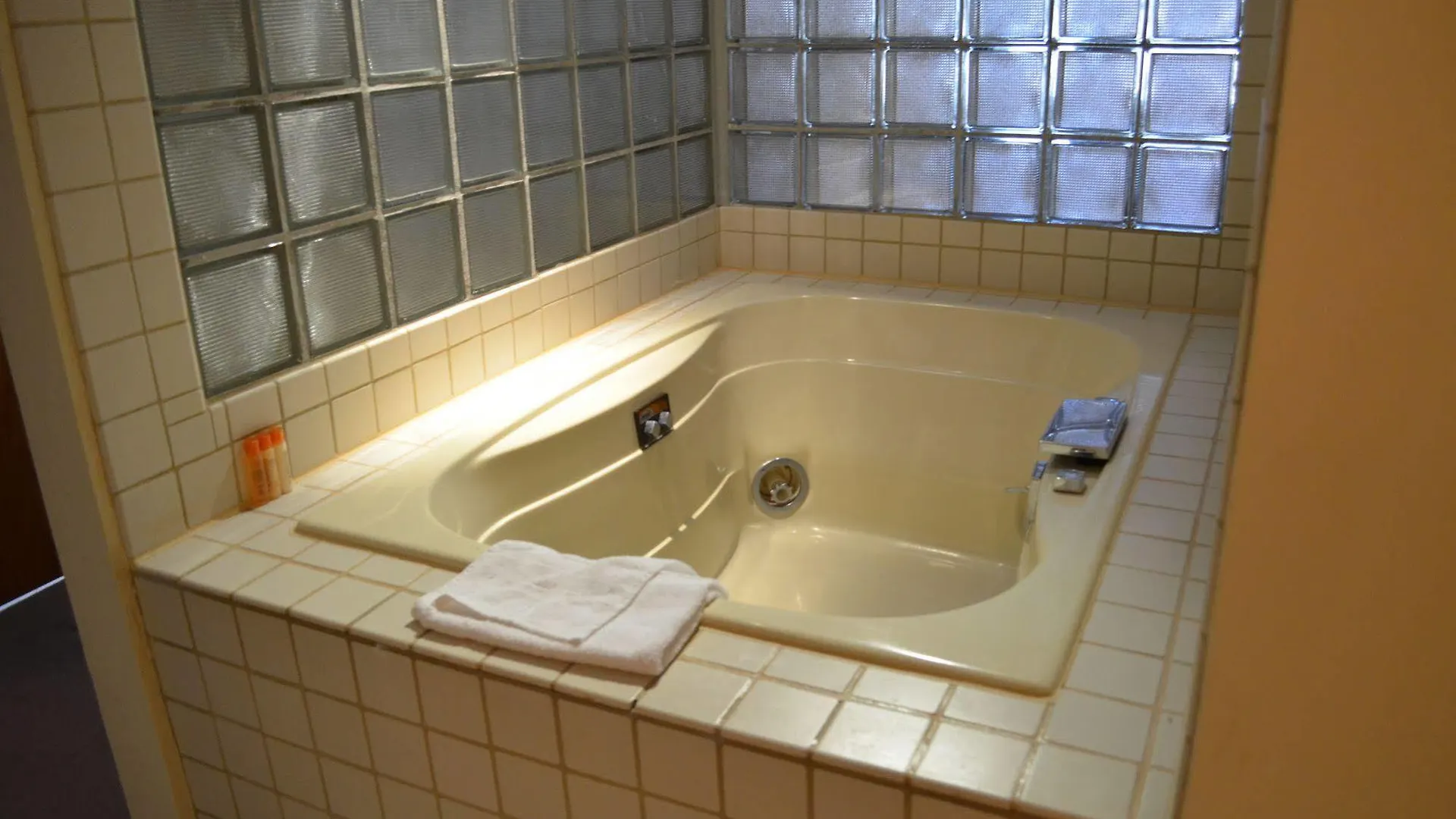 Center Place 3*
