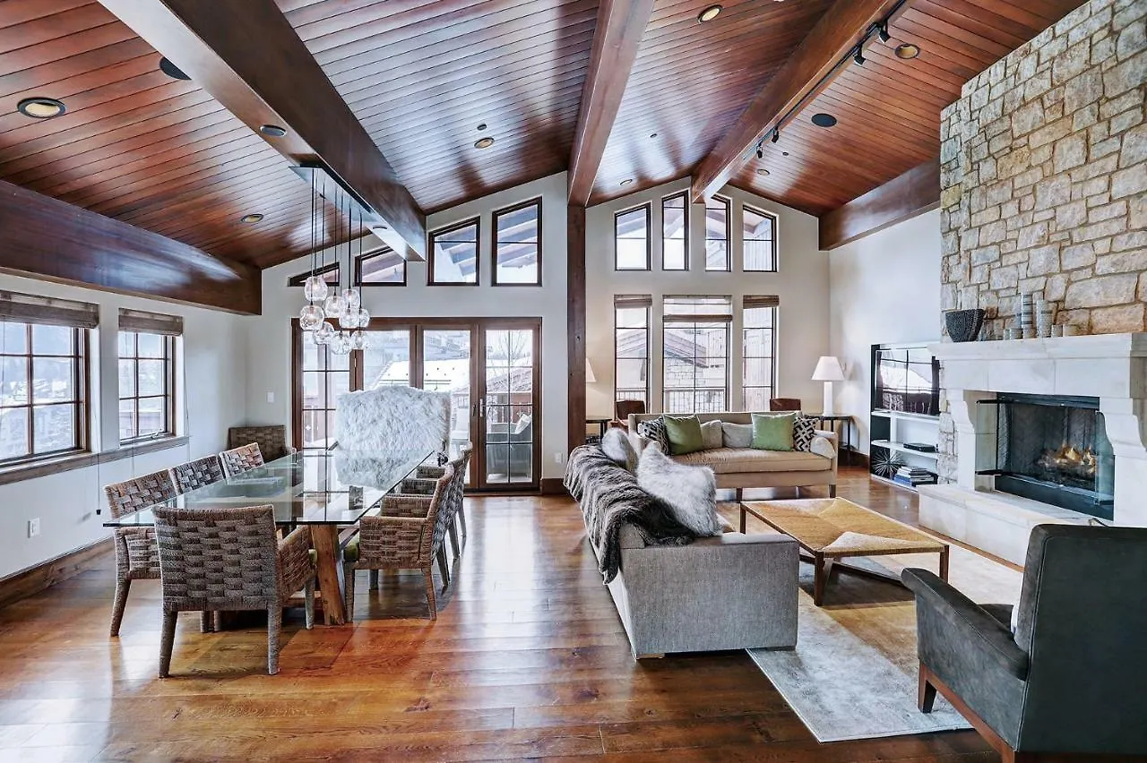 Gorgeous 5 Bedroom Private In Village