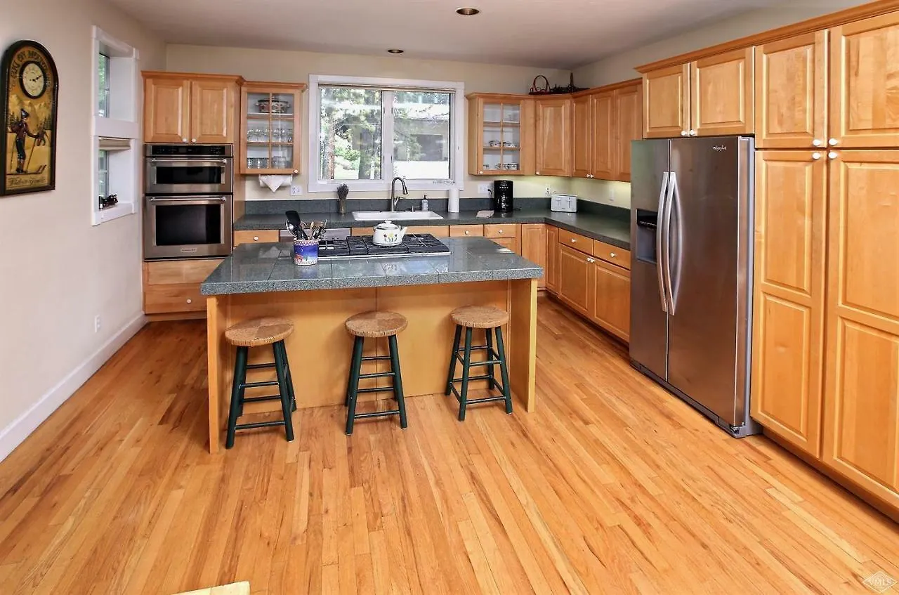 Holiday home Cascade Village Area 5 Bed 4 Bath, Walk To Lift!