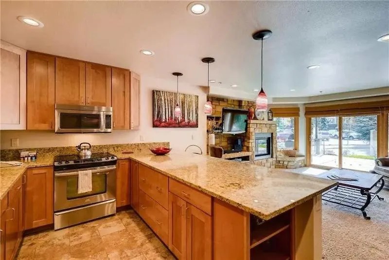 Apartment Lionshead Lodge: Ski-in/ski-out With Slope-side Pool Vail
