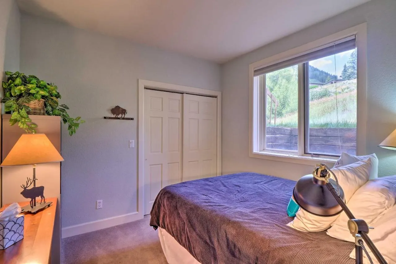 Updated 10-min Walk To Lionshead Village Apartment *